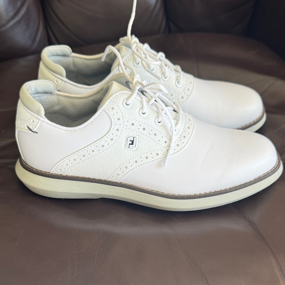 FootJoy Junior White Leather Oxfords, Size Y5 NEW in Box